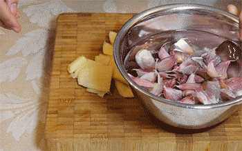 【蒜蓉辣椒酱】剥大蒜