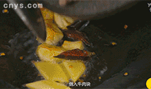 【香辣牛肉】倒入牛肉块