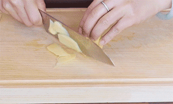 【土豆烧肉】切葱姜蒜