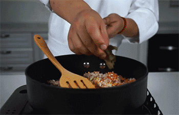 【意大利面】倒红酒