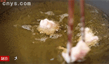 【菠萝咕咾肉】翻炒