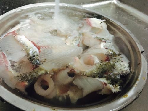 【老坛酸菜片片鱼】