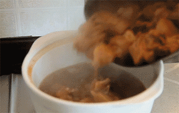 【红烧羊肉】倒入砂锅