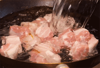 【土豆烧肉】肉焯水