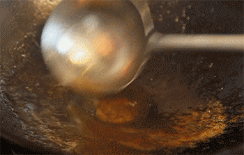 【红烧羊肉】熬冰糖