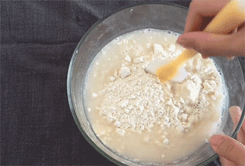 【鸡蛋灌饼】搅拌