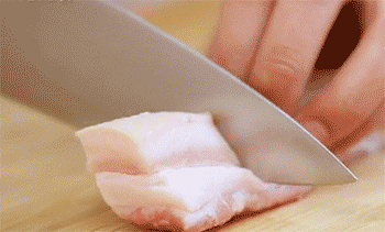 【土豆烧肉】切五花肉，土豆