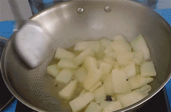 【清炒冬瓜】翻炒