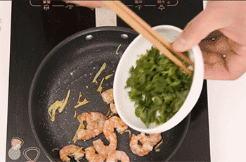 【清炒虾仁】加香椿