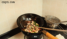 【辣爆鱿鱼】鱿鱼加调味料