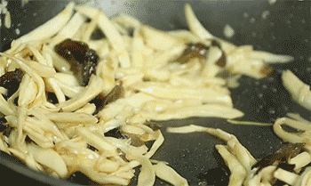 【手撕杏鲍菇】加彩椒