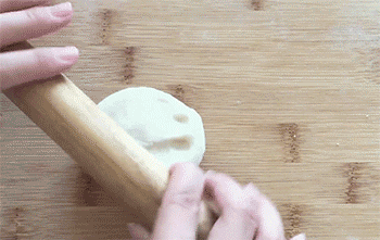 【鸡蛋灌饼】擀面