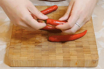 【蒜蓉辣椒酱】朝天椒去籽