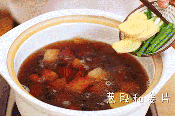 【土豆烧肉】放调料