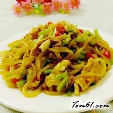 芹菜鸡蛋炒粉的做法