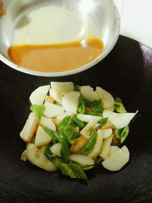 【肥肉爆炒青椒酸笋】