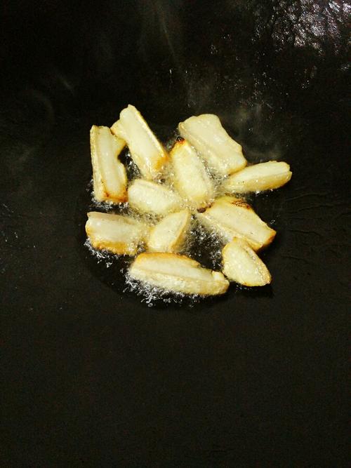 【肥肉爆炒青椒酸笋】