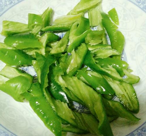 【肥肉爆炒青椒酸笋】