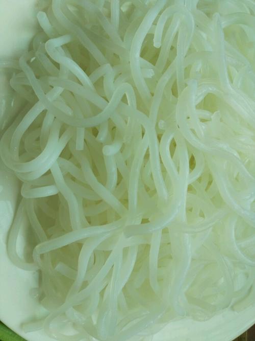 【芹菜鸡蛋炒粉】