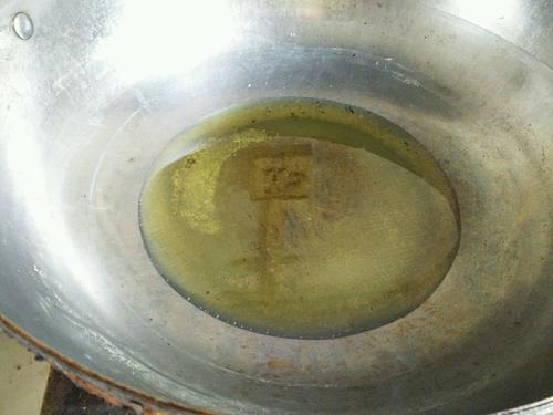 【香辣开边蚕蛹】