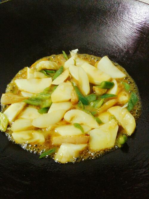 【肥肉爆炒青椒酸笋】