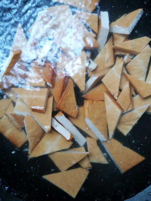 【五花肉炒香干】