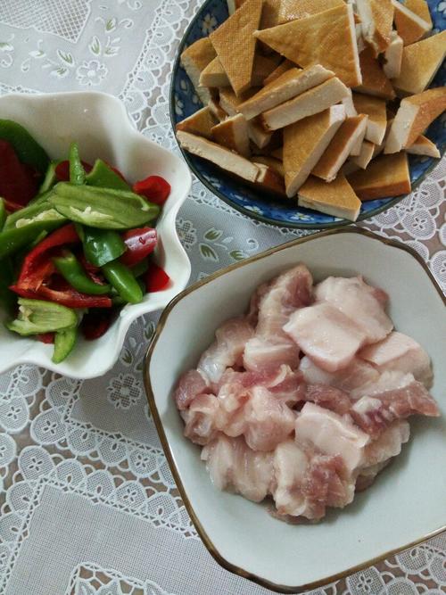 【五花肉炒香干】