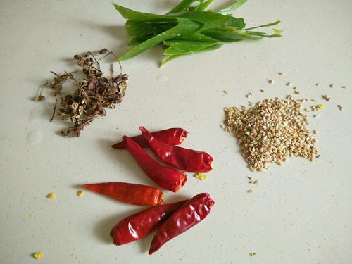 【香辣开边蚕蛹】