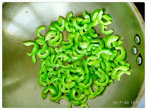 【苦瓜炒鸡蛋】