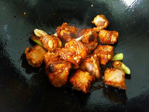 【彩椒土豆烧排骨】