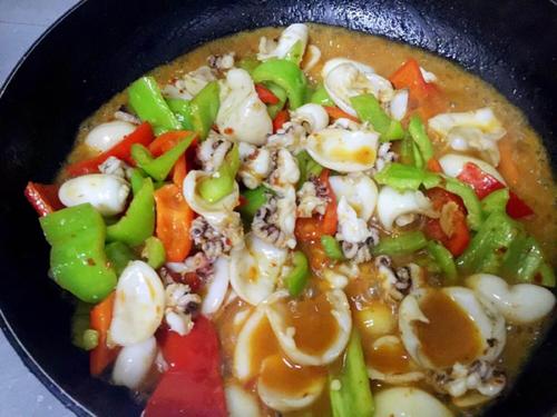 【香辣墨鱼仔】