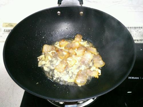 【腊肉干煸菜花】