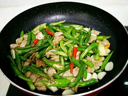 【尖椒炒肉】