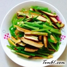 芹菜炒豆干的做法