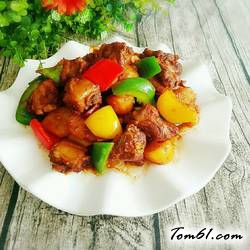 彩椒土豆烧排骨的做法