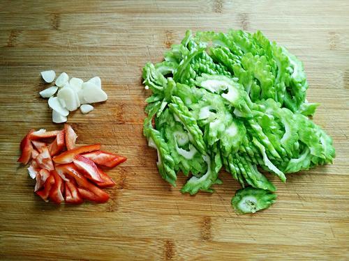 【苦瓜炒鸡蛋】