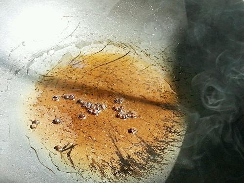 【芹菜花生米】