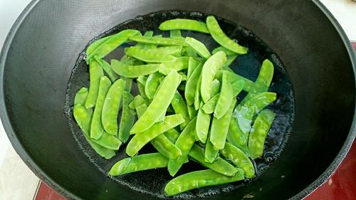 【荷兰豆炒腊肠】