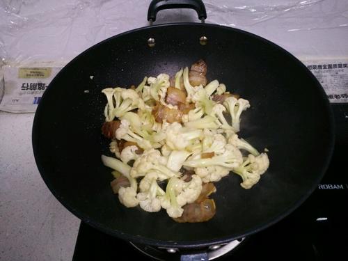 【腊肉干煸菜花】