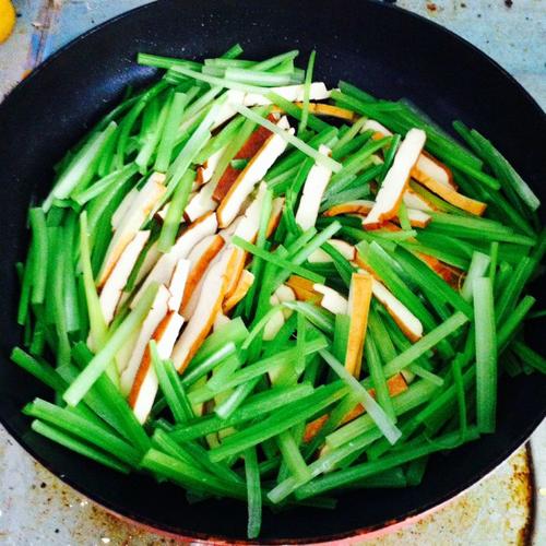 【芹菜炒豆干】