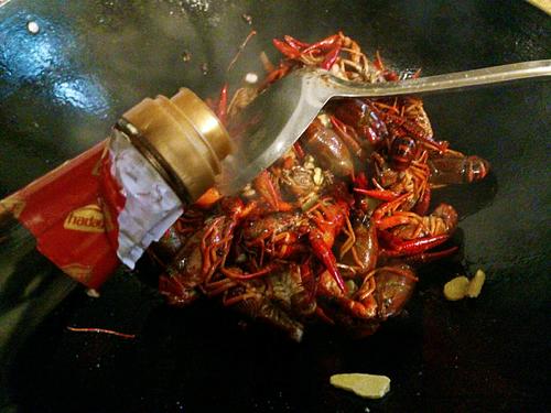 【吮指回味十三香啤酒小龙虾】