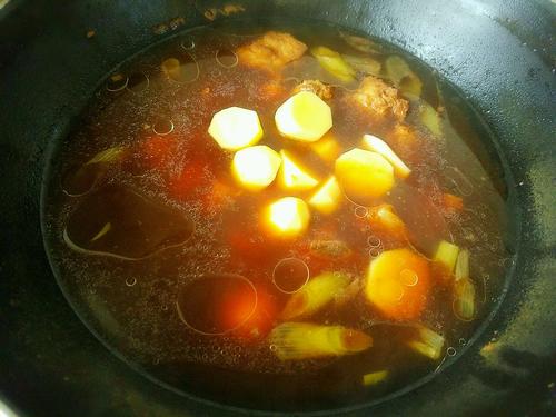 【彩椒土豆烧排骨】