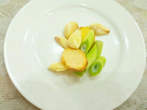 【彩椒土豆烧排骨】