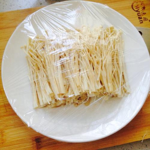 【油泼金针菇】