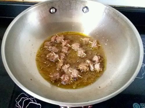 【孜然牙签牛肉】