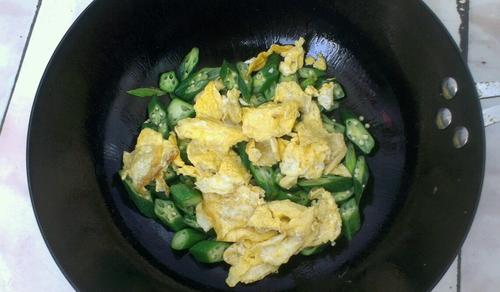 【黄秋葵炒鸡蛋】