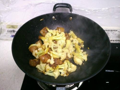 【腊肉干煸菜花】