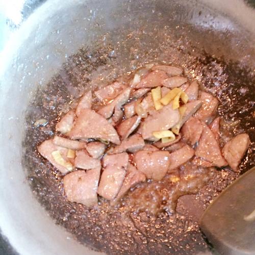 【芹菜蒜苗炒猪肝】