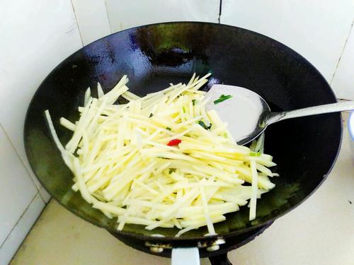 【酸辣土豆丝】