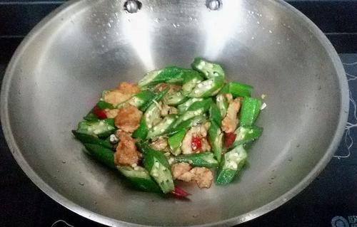 【秋葵炒肉片】
